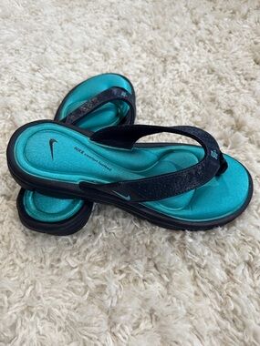 Nike Teal & Black Comfort Foam Thong Sandals Sz 7